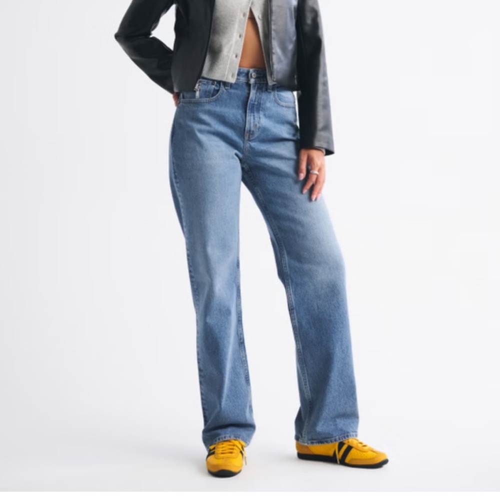 Abercrombie Curve Love High Rise 90s Relaxed Jean | 26 Long | Medium